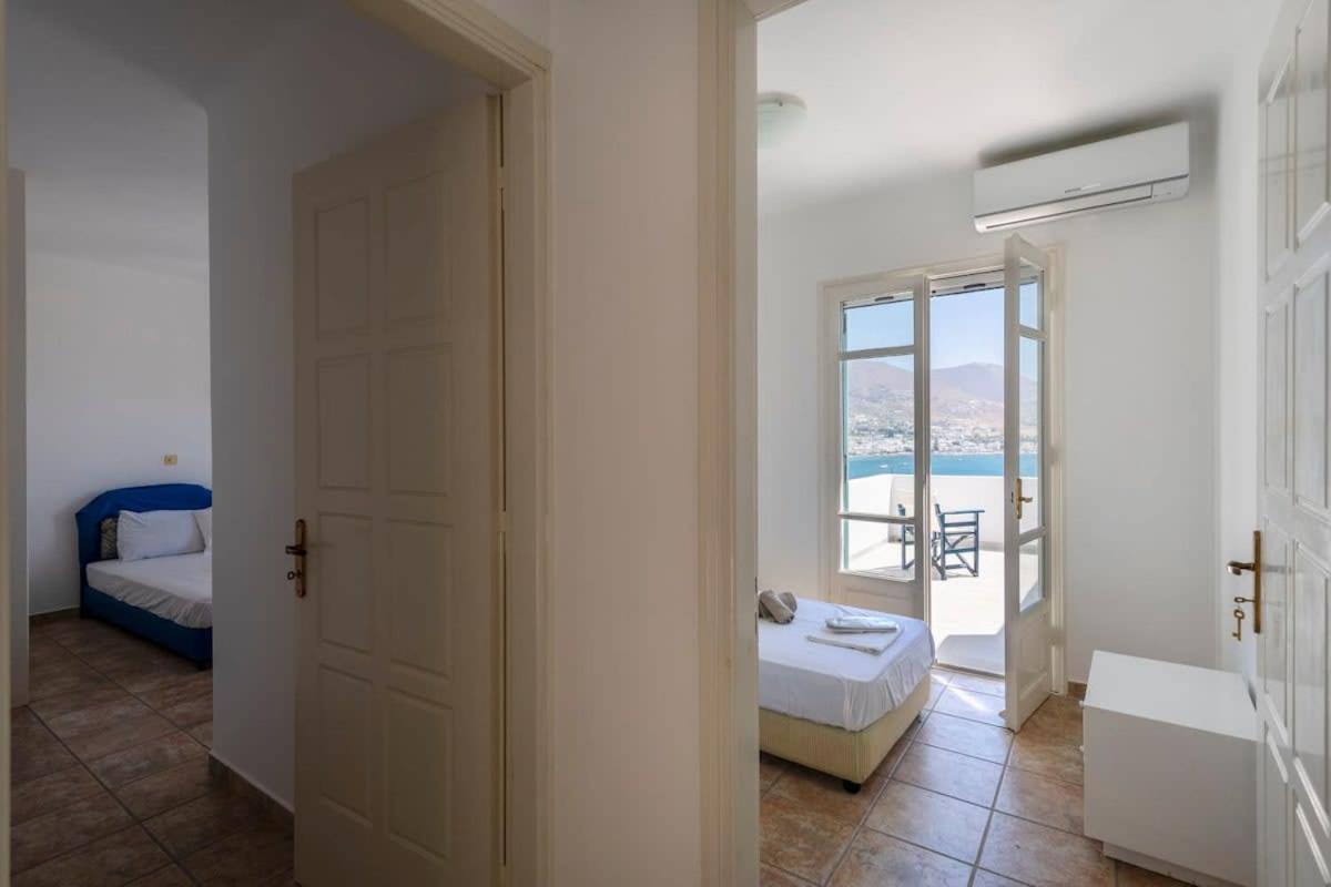 הוילה Parikia Cove Mansion מראה חיצוני תמונה