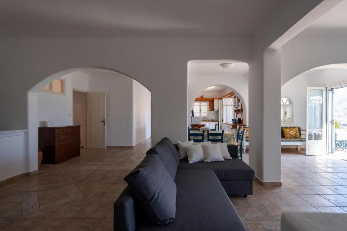 הוילה Parikia Cove Mansion מראה חיצוני תמונה