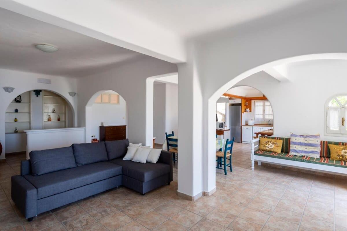 הוילה Parikia Cove Mansion מראה חיצוני תמונה